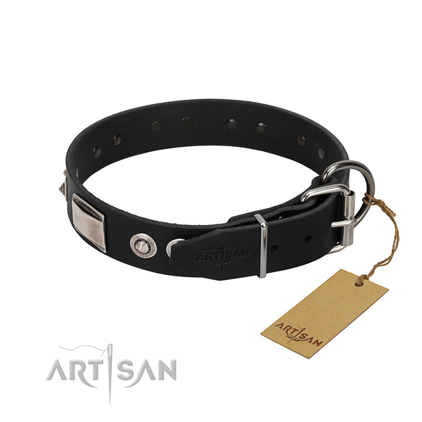 Fashionable collar of full grain natural leather for your pet